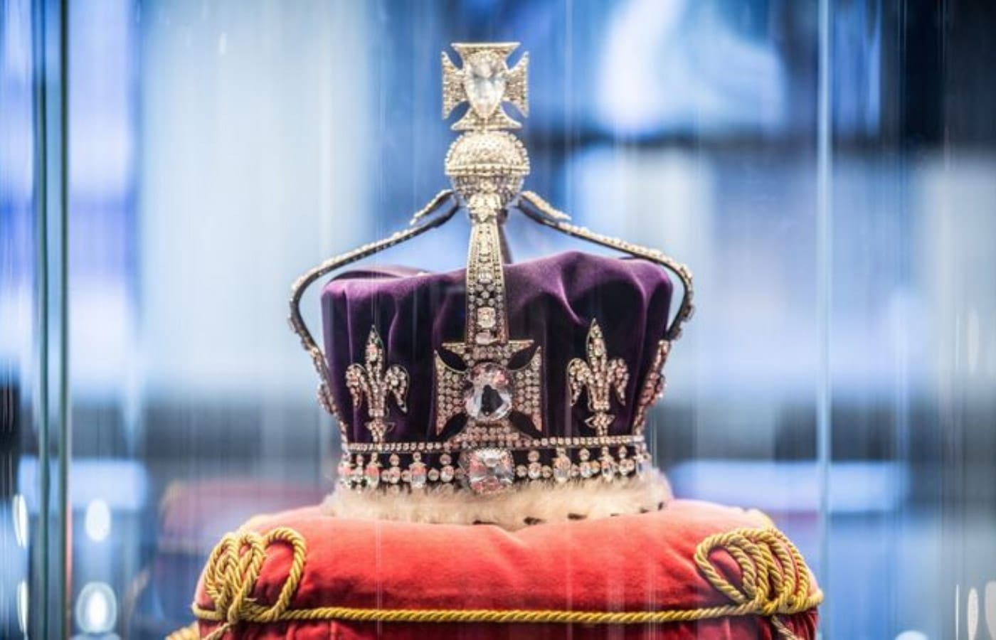 Klejnoty świata: lustra ludzkich namiętności