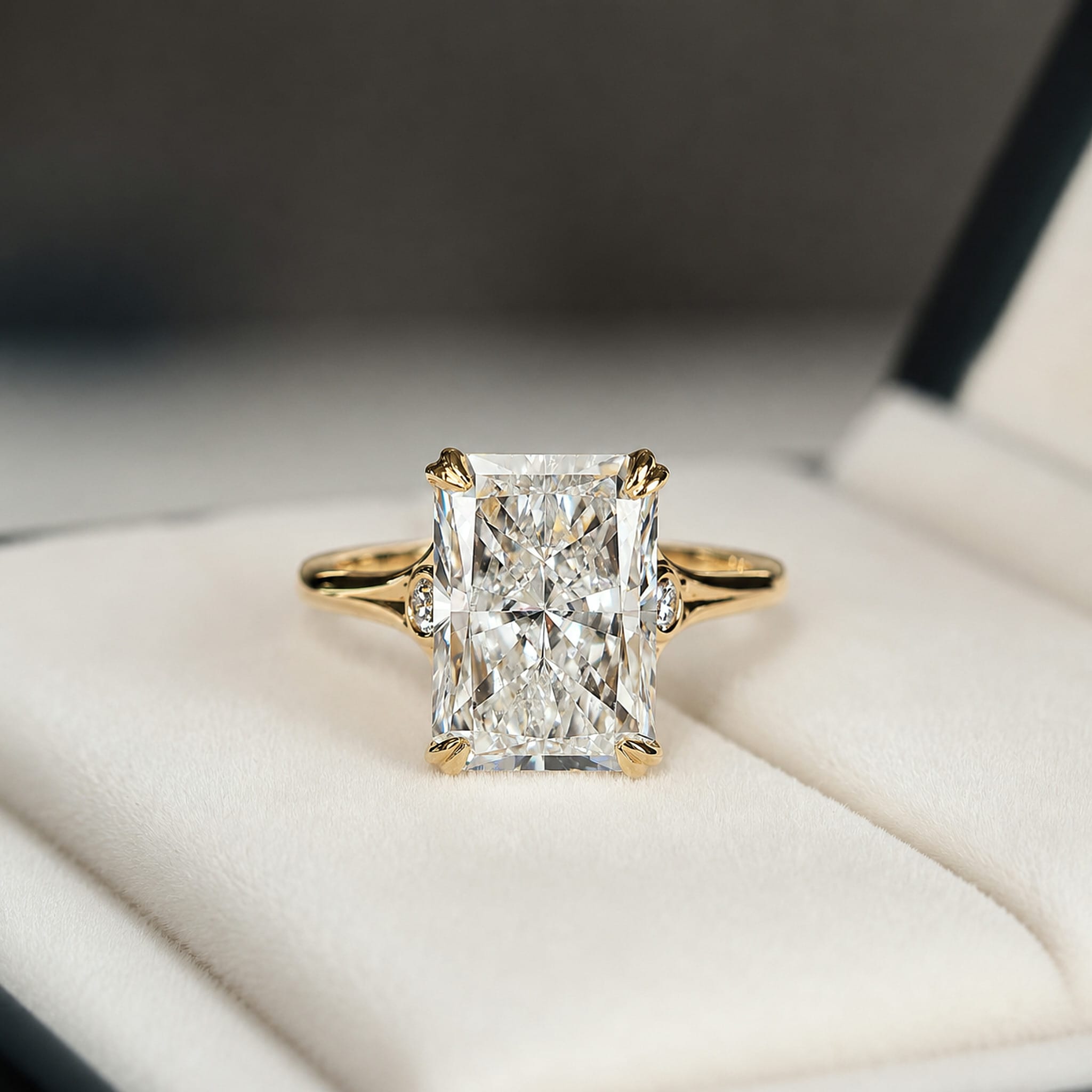 Pierścionek Eternal Flame, diament laboratoryjny 4.84 ct, żółte złoto