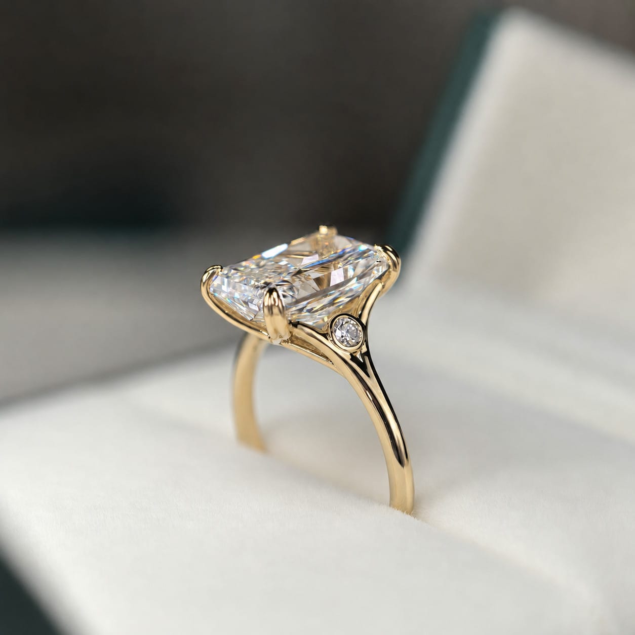 Pierścionek Eternal Flame, diament laboratoryjny 4.84 ct, żółte złoto - obrazek 3